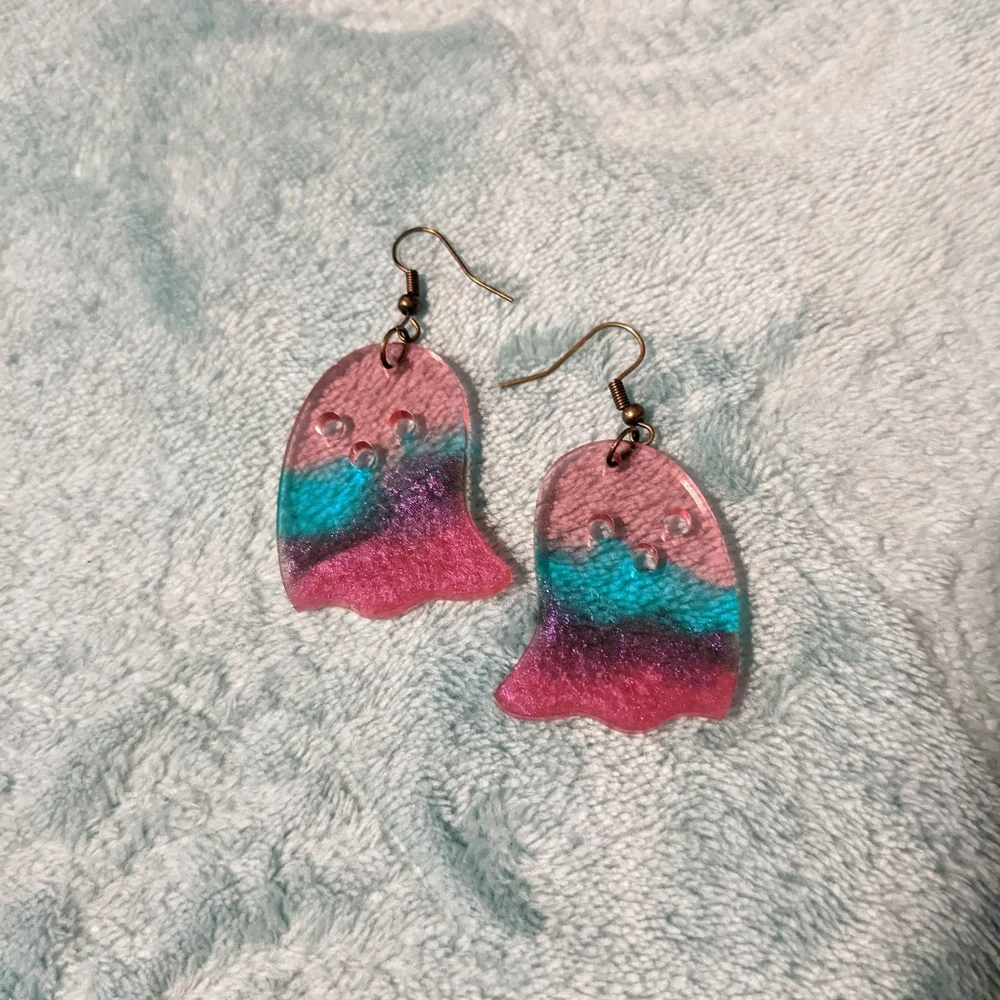 Pink Ghost Earrings Handmade Resin Halloween Sparkly Goth Spooky Cute kawaii - Picture 5 of 5